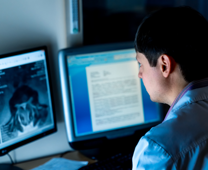 radiologist-reporting_shutterstock_1780896281-b